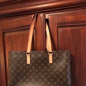 💋SOLD💋AUTHENTIC LOUIS VUITTON MONOGRAM TOTE.